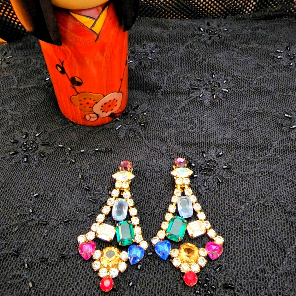 Lovely Vintage Clip On Earrings